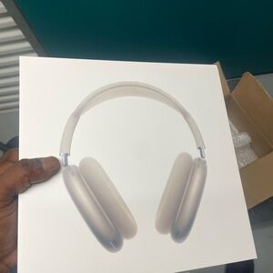 Apple Airpod Max (Starlight) Brand new in box